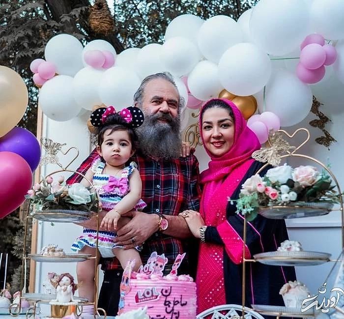 سارا صوفیلنی و امیرحسین شریفی و دخترشان ساحل شریفی